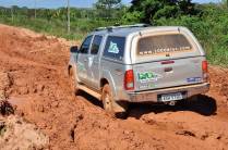 A Fiona enfrenta a lama nos piores trechos da BR-319, logo após a cidade de Realidade, já não muito distante do asfalto e da cidade de Humaitá, no Amazonas